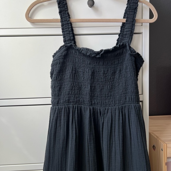 Never worn GAP black midi Sleeveless smocked Dress medium - Picture 2 of 10